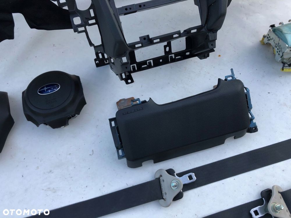 subaru legacy deska kokpit konsola poduszki - 4