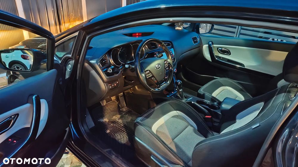 Kia Ceed - 13