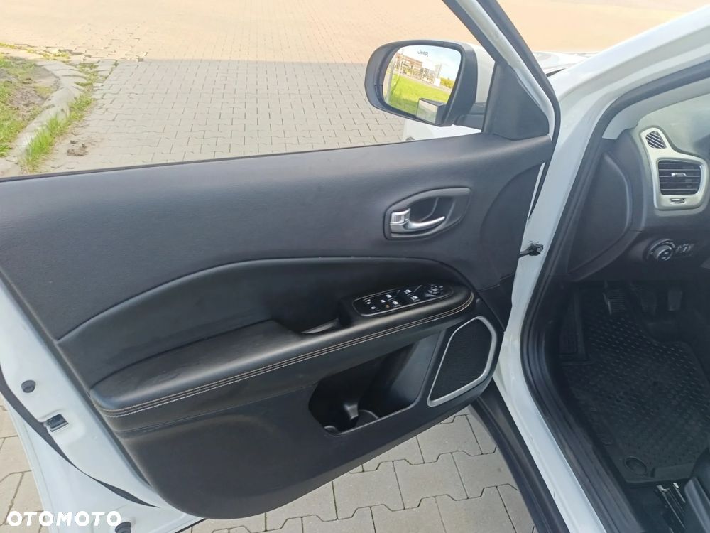 Jeep Compass 1.6 MultiJet Longitude - 22