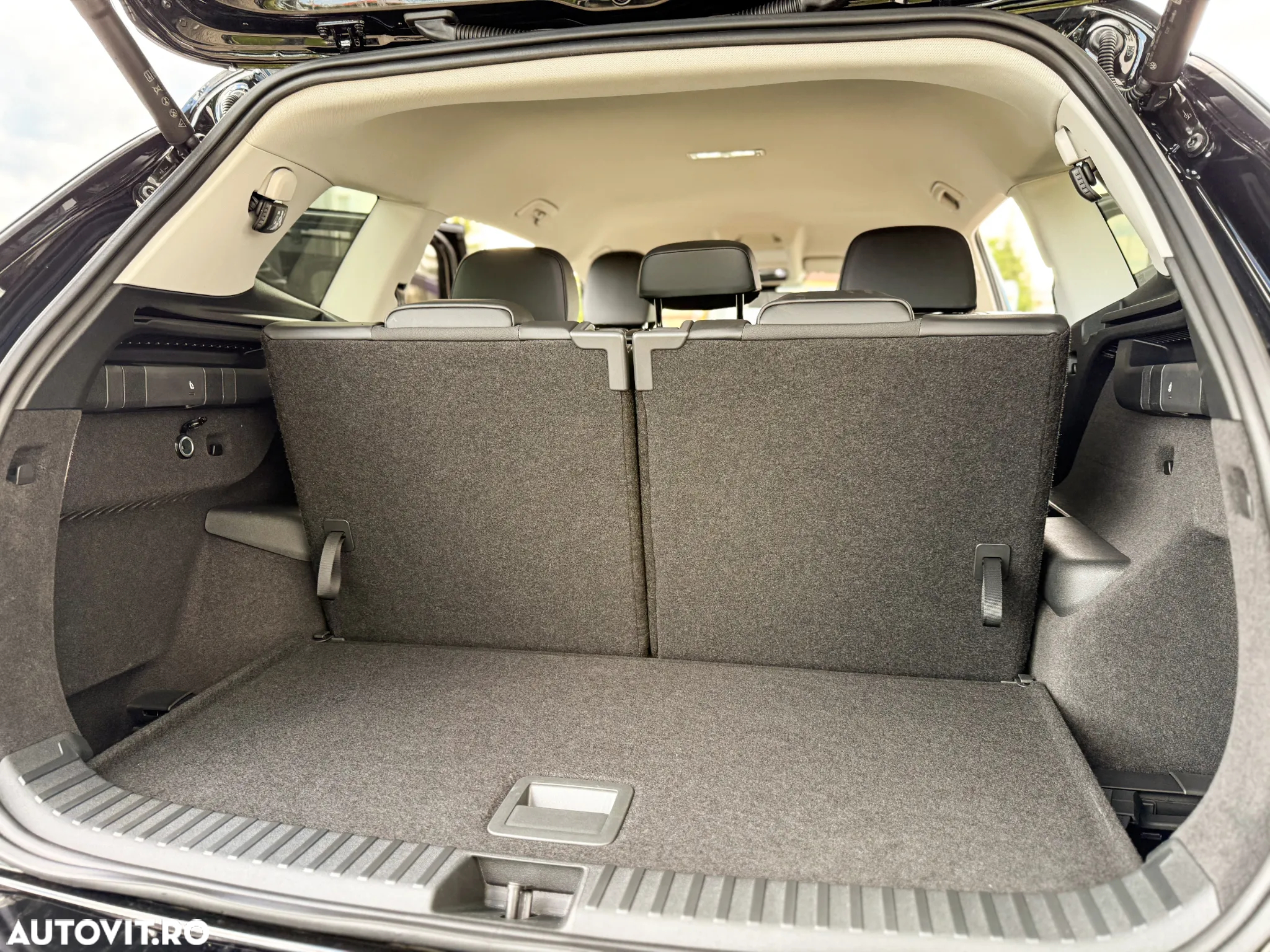 Volkswagen Tayron 2.0 TDI 4Motion DSG Life - 12