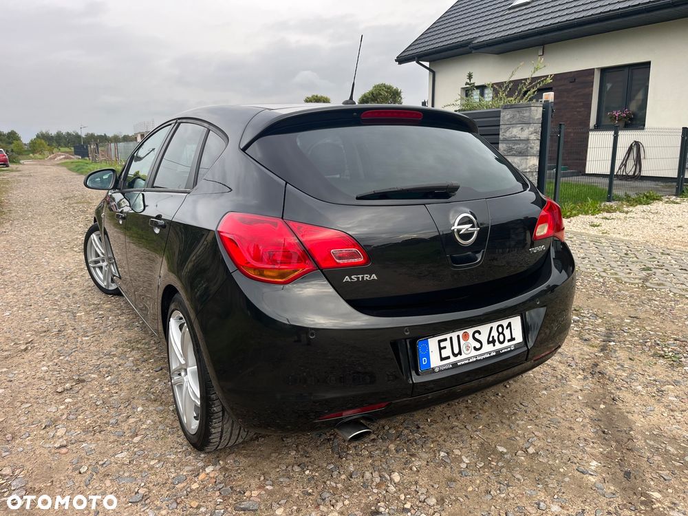 Opel Astra 1.6 Turbo 150 Jahre - 26