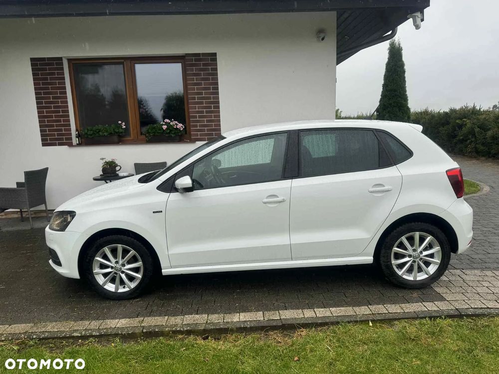 Volkswagen Polo 1.4 TDI Blue Motion Technology DSG Lounge - 4
