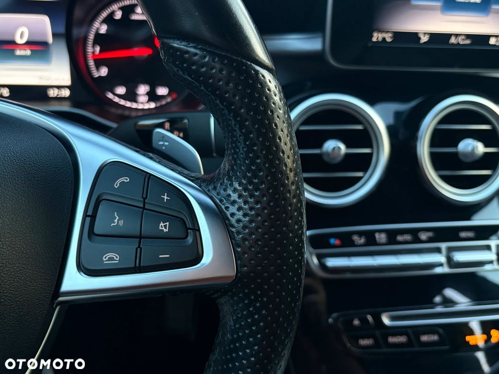 Mercedes-Benz Klasa C 180 9G-TRONIC AMG Line - 33