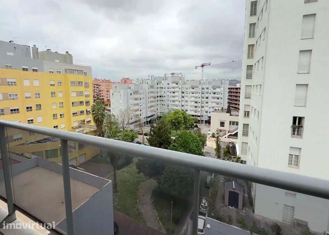 T1 com varanda, garagem e ar condicionado em Lumiar - Grande imagem: 4/18