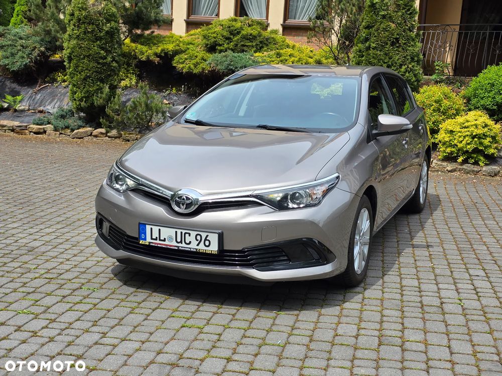 Toyota Auris 1.33 Dual-VVT-i - 10