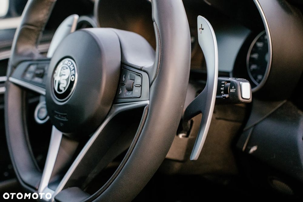 Alfa Romeo Giulia 2.0 Turbo 16V AT8 Veloce - 14