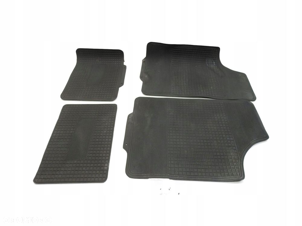 DYWANIKI CHRYSLER 300C KOMBI - 1