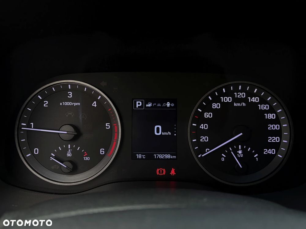 Hyundai Tucson blue 1.7 CRDi 2WD DCT Premium - 22