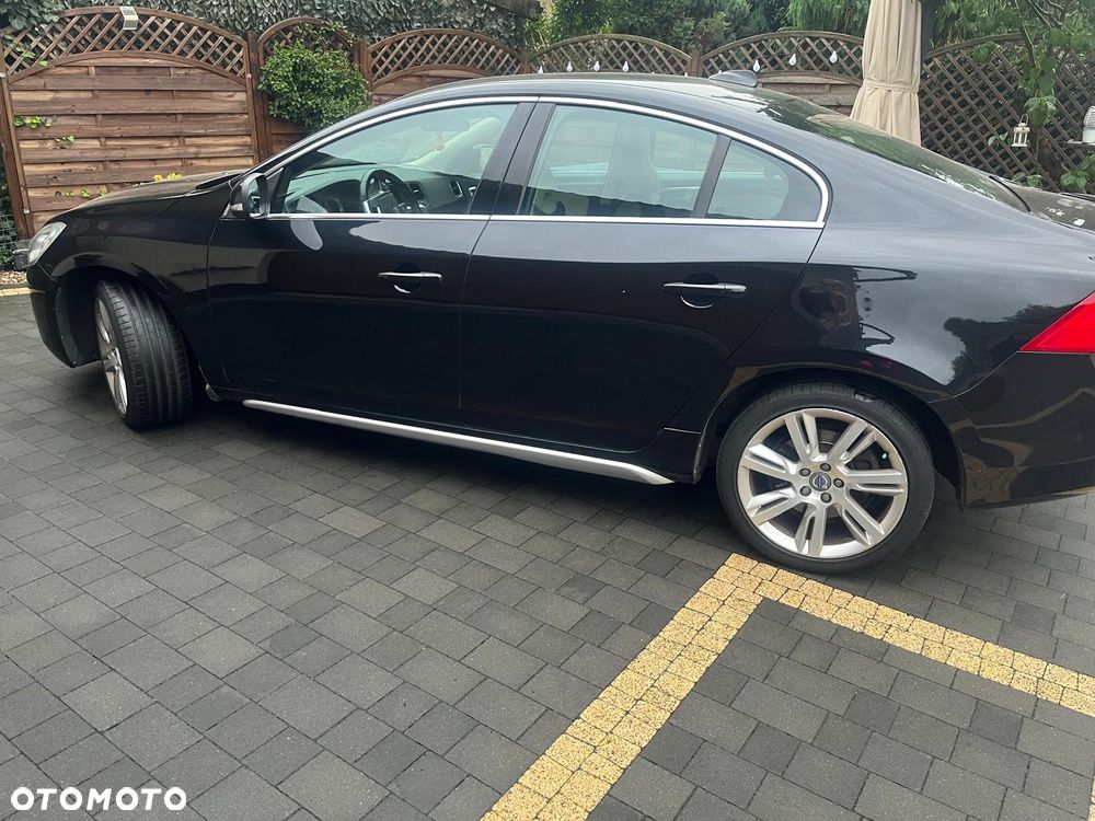 Volvo S60 D2 R-Design - 11