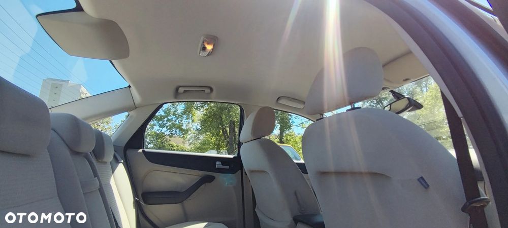 Ford Focus 1.6 16V Ghia - 26