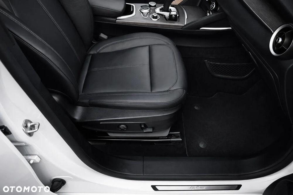Alfa Romeo Stelvio 2.0 Turbo 16V AT8-Q4 Veloce Ti - 16