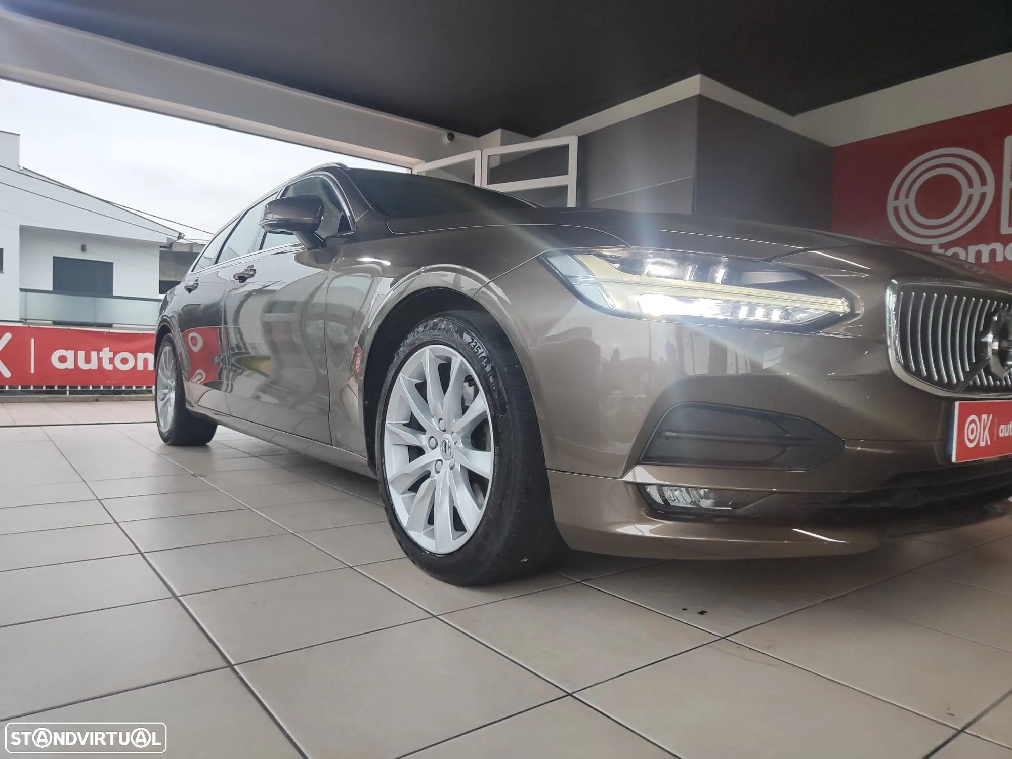 Volvo V90 2.0 D4 Momentum Plus Geartronic - 1