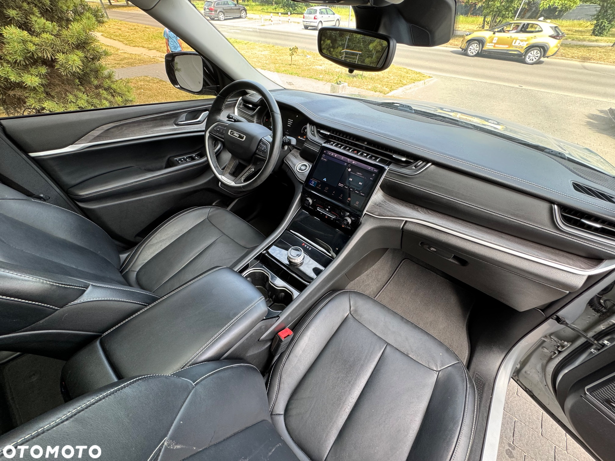 Jeep Grand Cherokee - 16