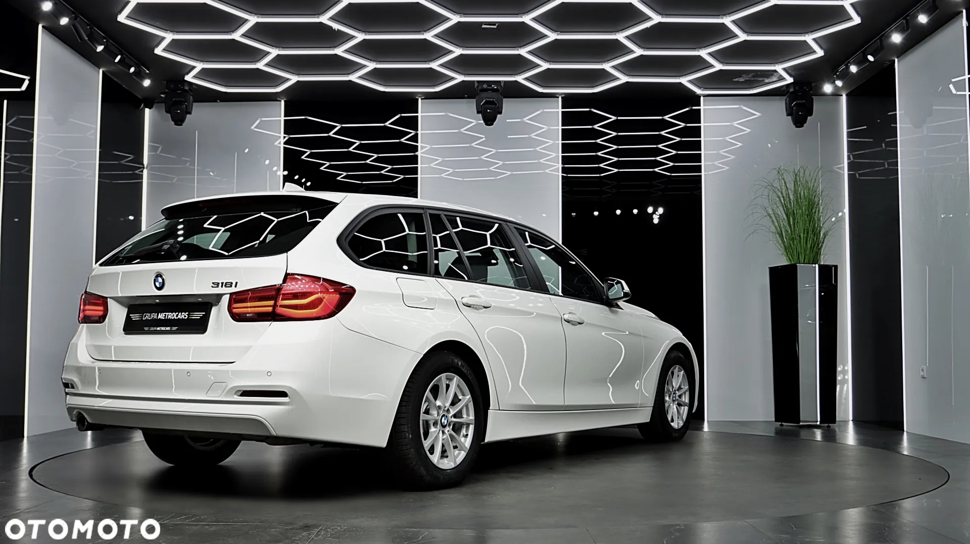 BMW Seria 3 318i GPF - 9