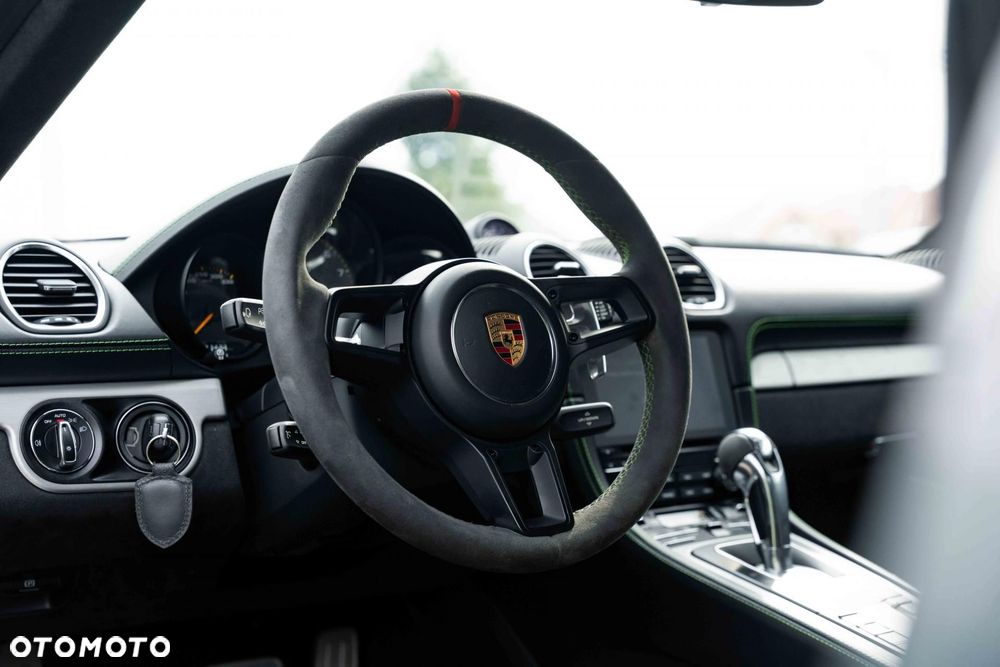 Porsche 718 Cayman GPF GT4 PDK - 10
