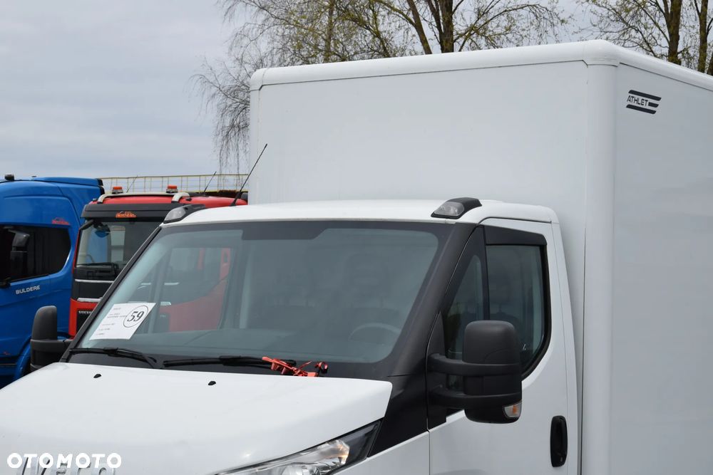 Iveco DAILY 35S14 / 2.3 - 140 KM / AUTIOMAT HI-MATIC / 3 OSOBY / DO 3,5 TONY / KONTENER / DOSTAWCZE / WINDA PALFINGER / KLIMA / TEMPOMAT / 2022 / SERWISOWANY / SPROWADZONY Z NIEMIEC - 10