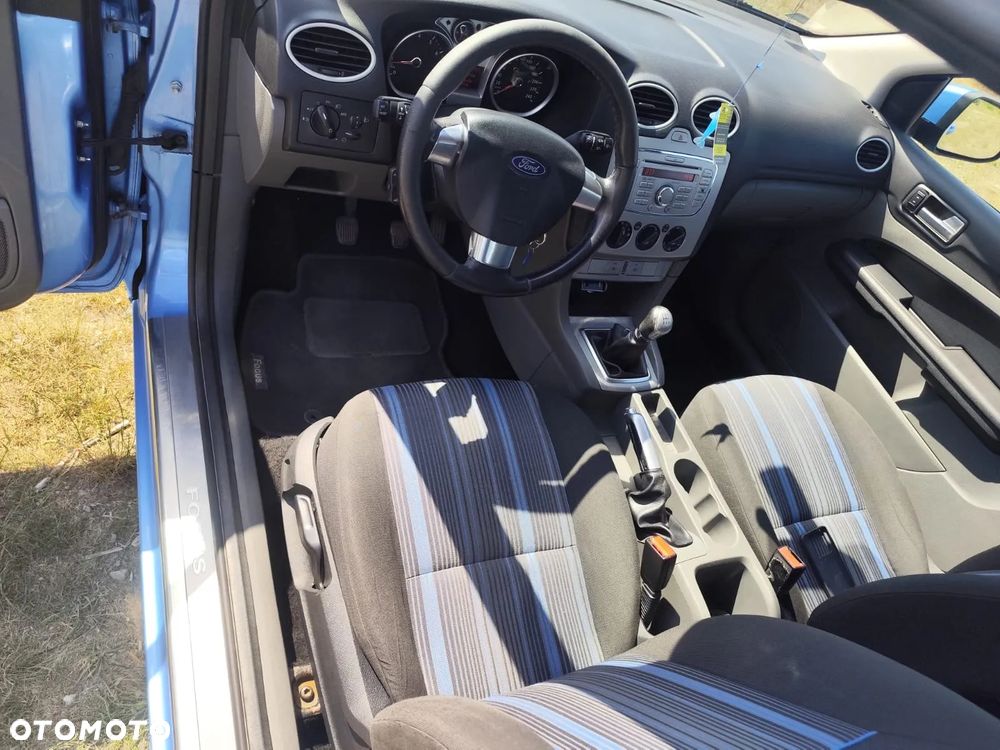 Ford Focus 1.6 Ambiente - 4