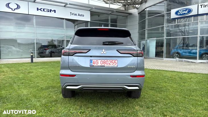 Mitsubishi Outlander 2.4 4WD Plug-In Hybrid Top - 4