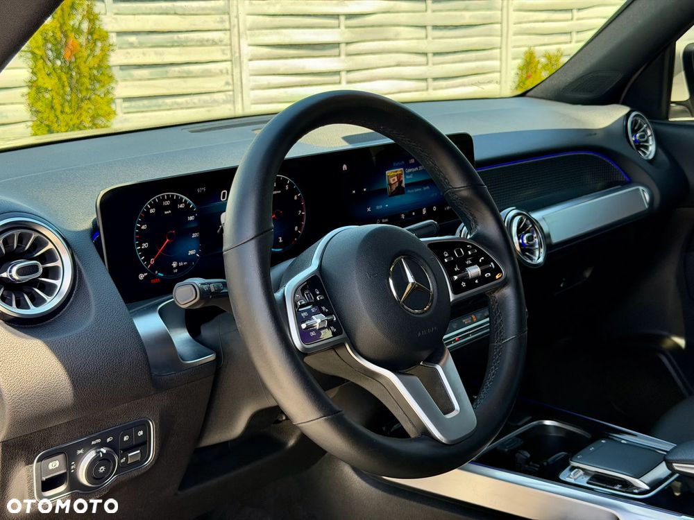Mercedes-Benz GLB 250 4Matic 8G-DCT - 10