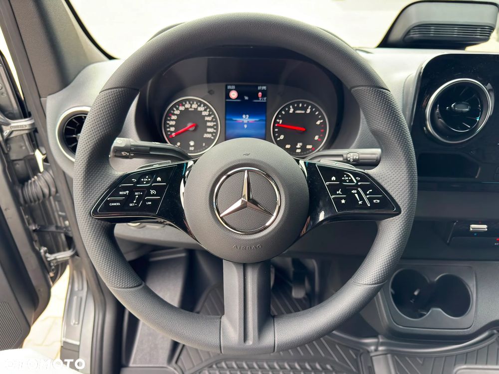 Mercedes-Benz Sprinter - 17