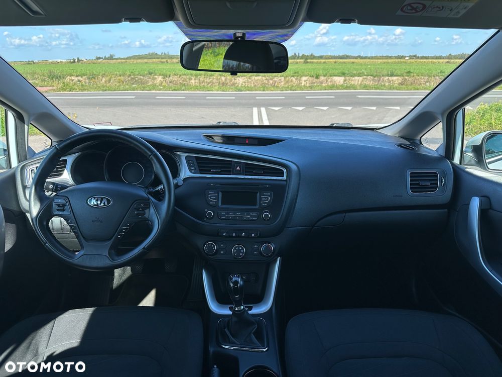 Kia Ceed 1.4 CVVT Dream Team Edition - 10