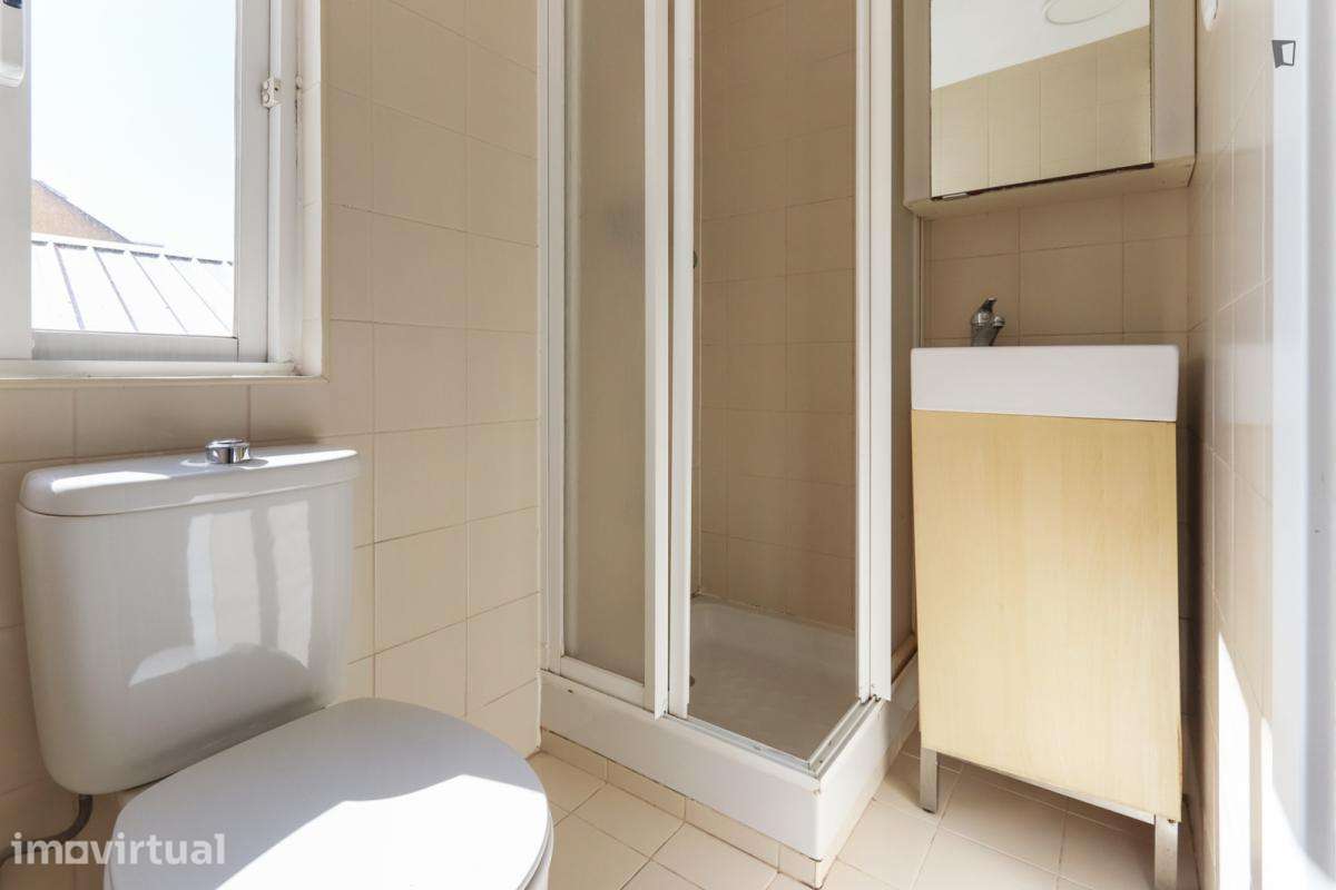 Quarto - localizado em Penha Lisbon - Grande imagem: 5/27