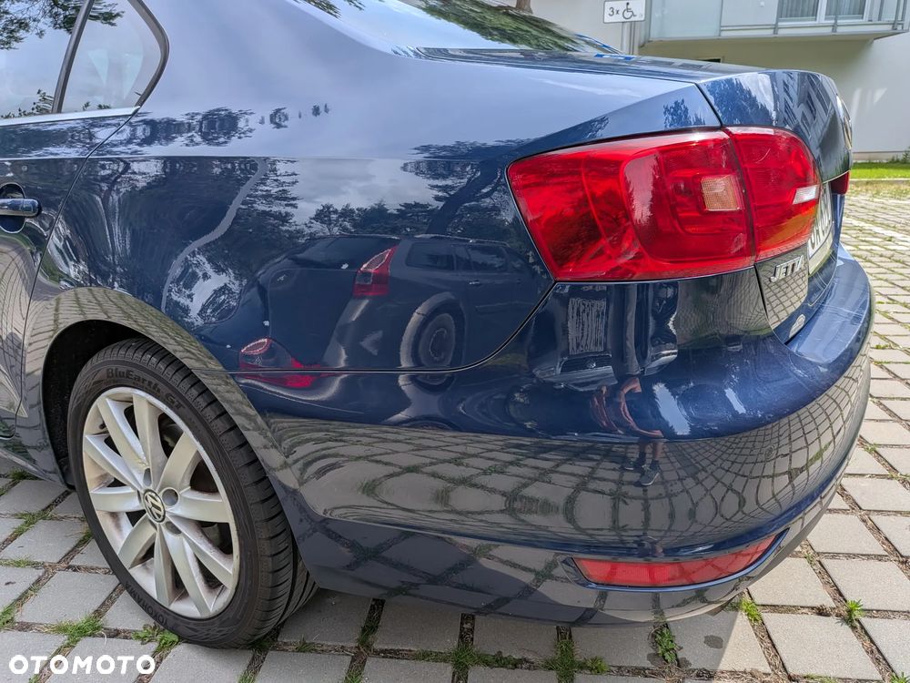 Volkswagen Jetta 2.0 TDI Highline - 16