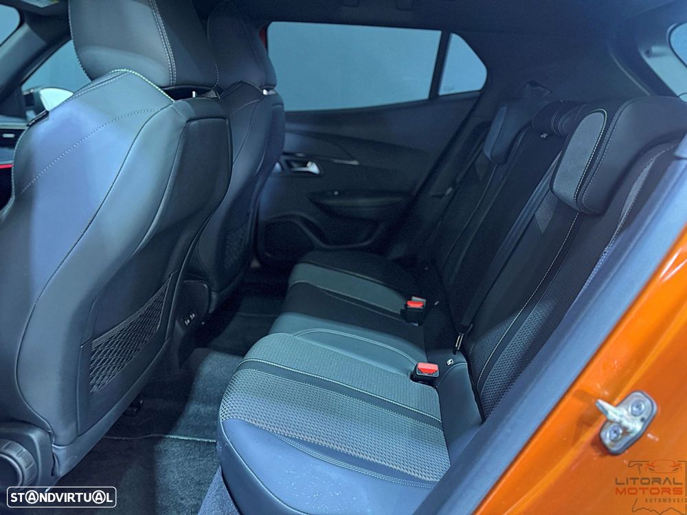 Peugeot 2008 1.2 PureTech GT EAT8 - 17