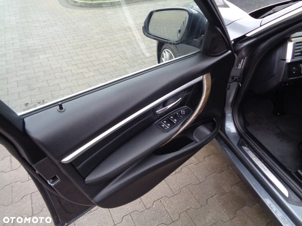 BMW Seria 3 320d Sport Line - 10