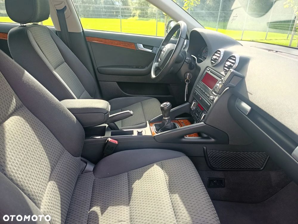Audi A3 Sportback 1.6 TDI Attraction - 17