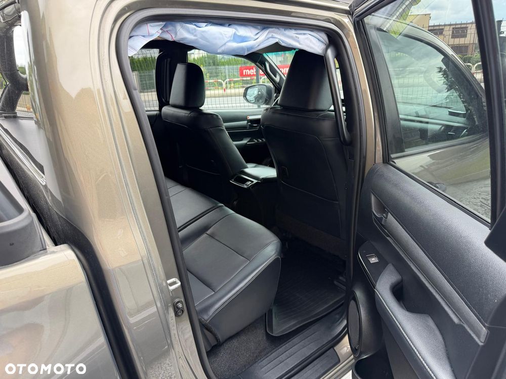 Toyota Hilux 2.8 D-4D Double Cab Invincible Sport 4x4 - 23