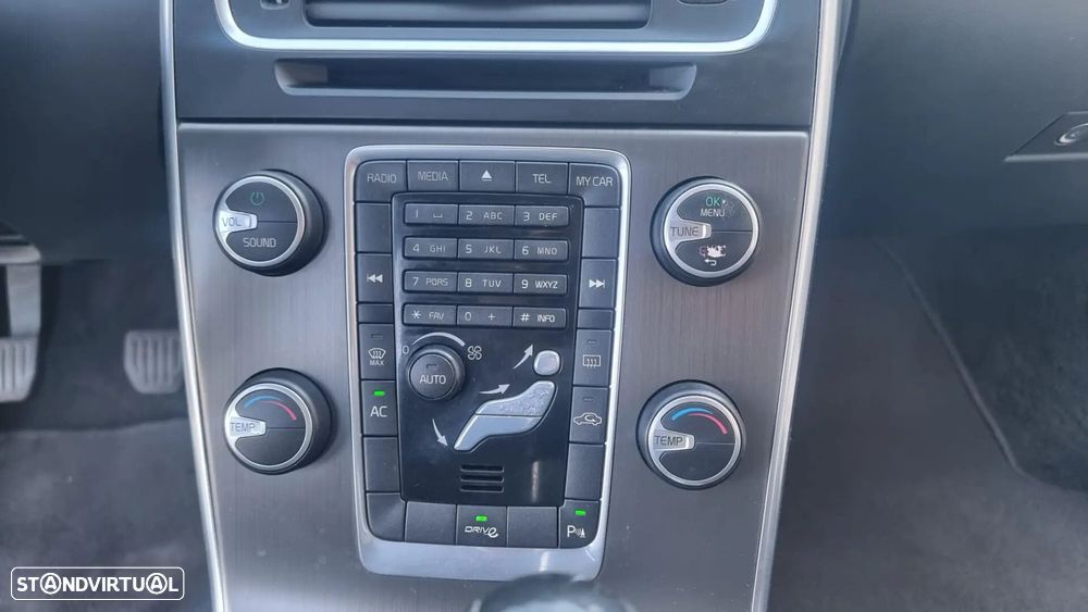 Volvo V60 1.6 D2 Momentum Eco - 11