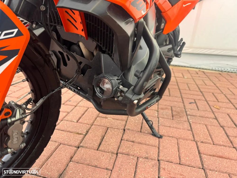 KTM 890 - 9