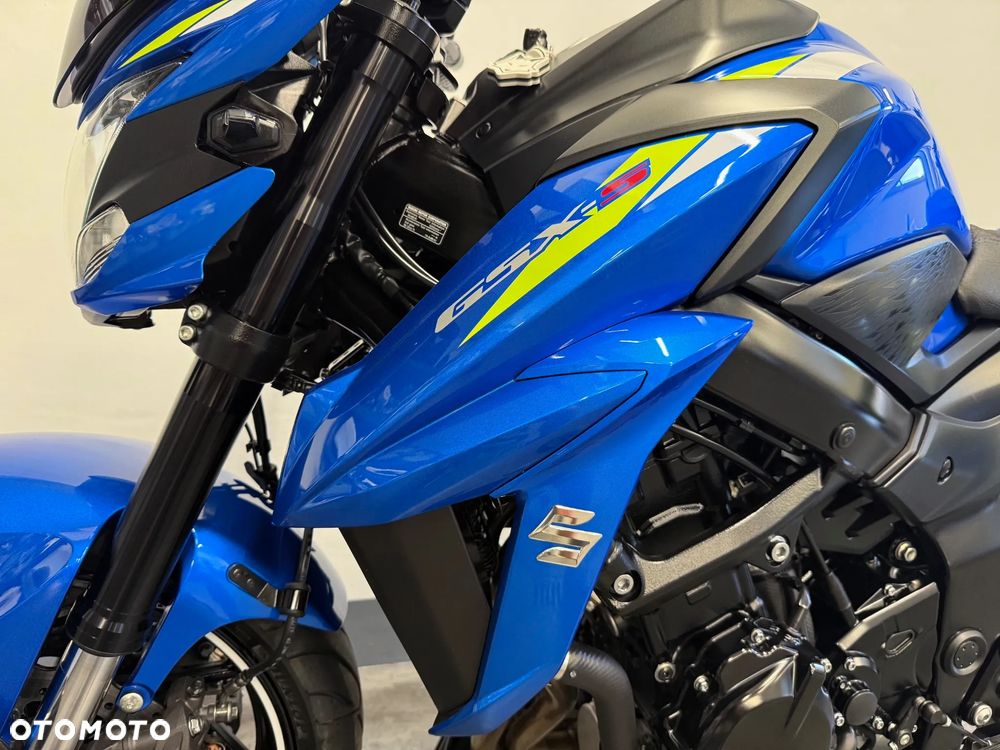 Suzuki GSX - 23