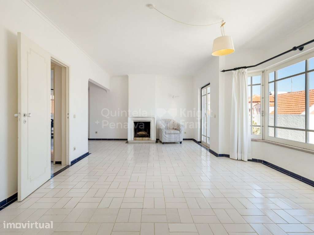 Apartamento T2 com terraço e vista mar no centro de Cascais - Grande imagem: 3/34