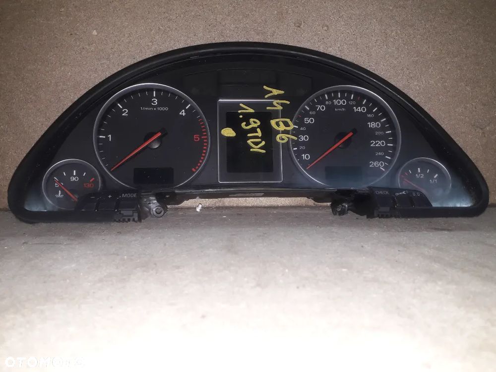 Licznik Audi A4 B6 1.9 TDI Europa 8E0920900K. - 1