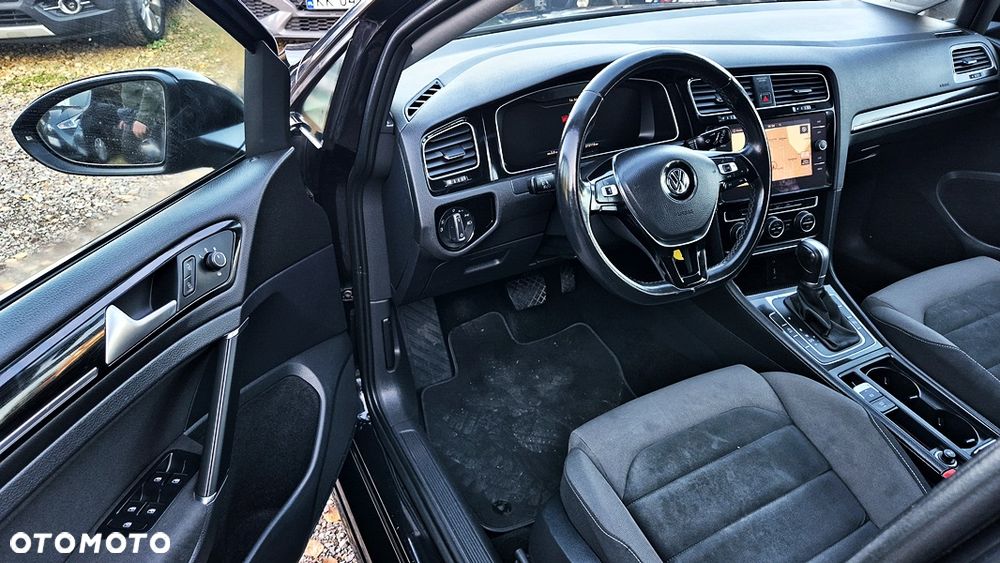 Volkswagen Golf - 32