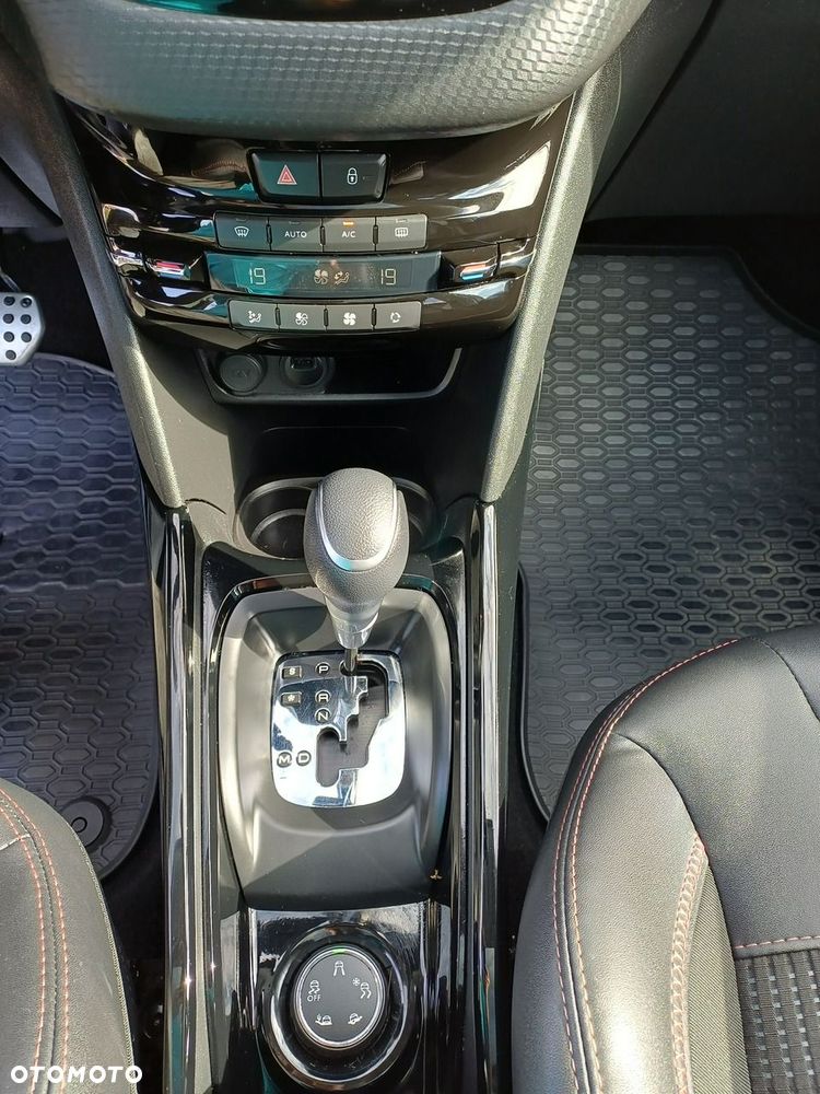 Peugeot 2008 PureTech 110 Stop&Start EAT6 GT-Line Edition - 24