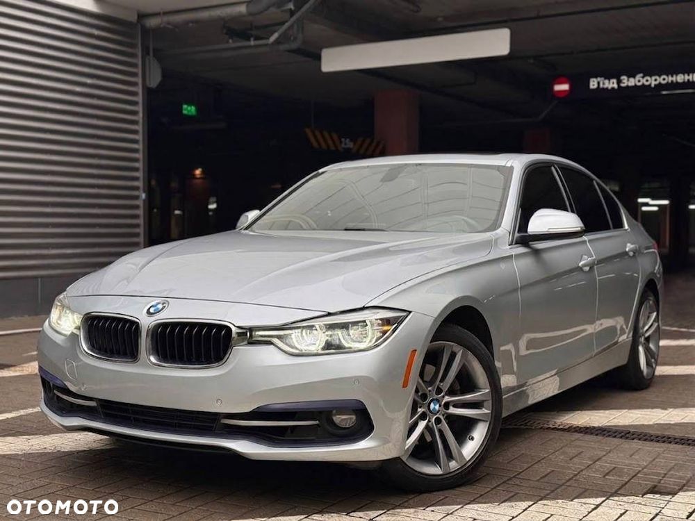 BMW Seria 3 330i xDrive - 1