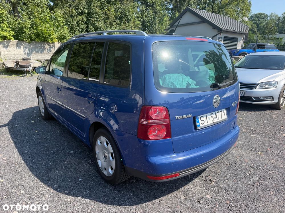 Volkswagen Touran 2.0 TDI DPF BlueMotion Technology DSG STYLE - 4