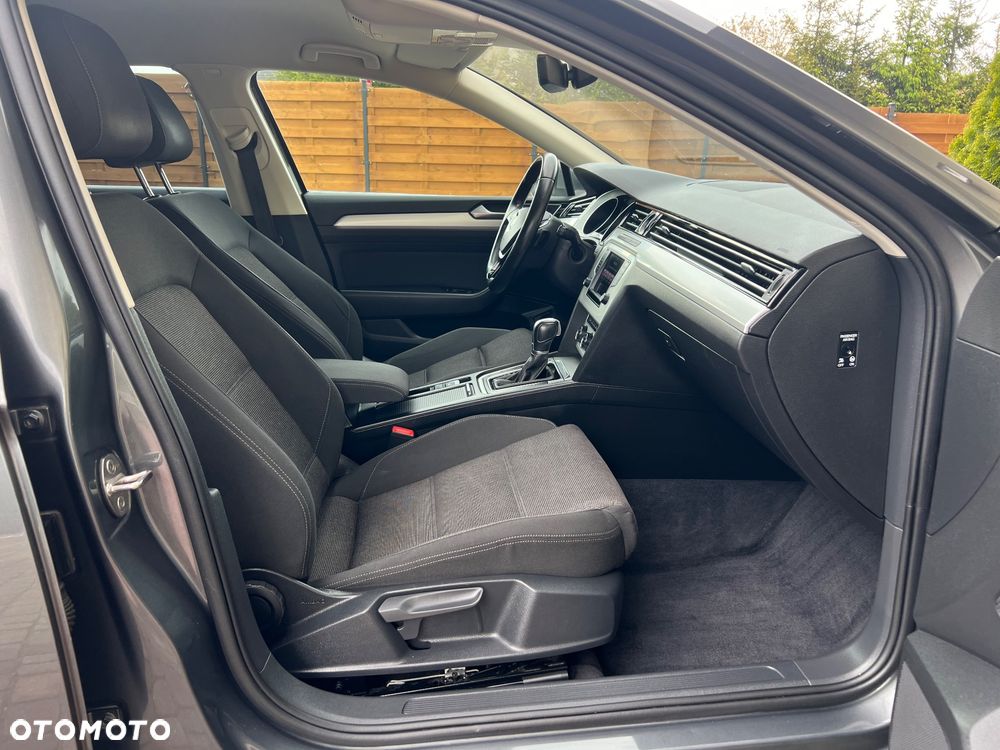 Volkswagen Passat - 16