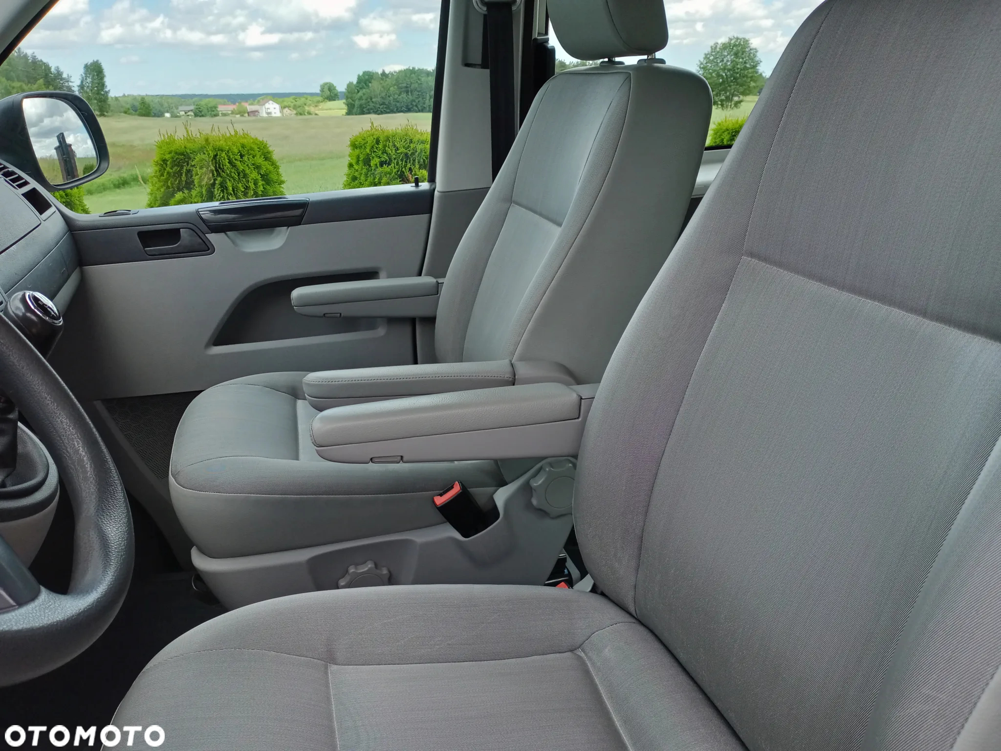 Volkswagen T5 LIFT T6 9 osobowy 2015 .rok 2.0 140 KM Long  6 bieg. serwis do końca doinwestowany klima  tempomat  vebasto isofix - 32