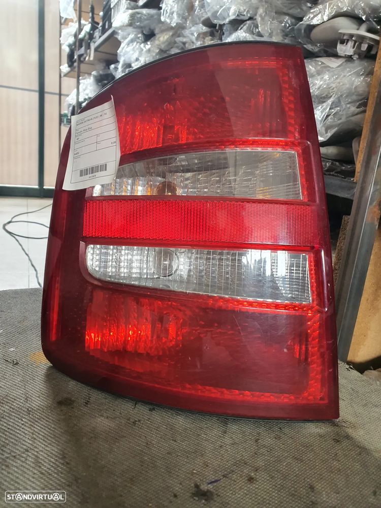 FAROLIM ESQUERDO SKODA OCTÁVIA / 6Y9945095 - 1