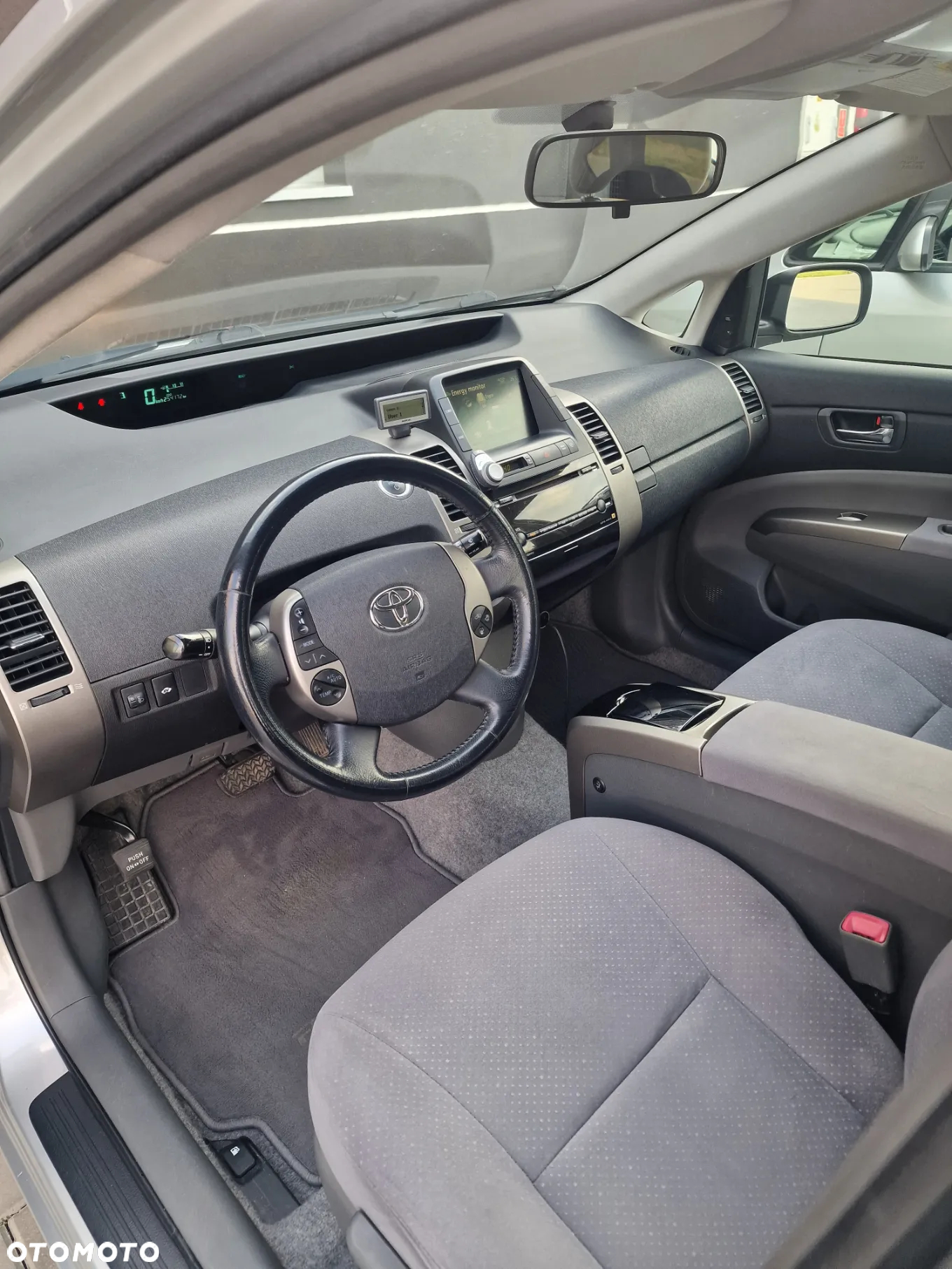 Toyota Prius (Hybrid) Executive - 8