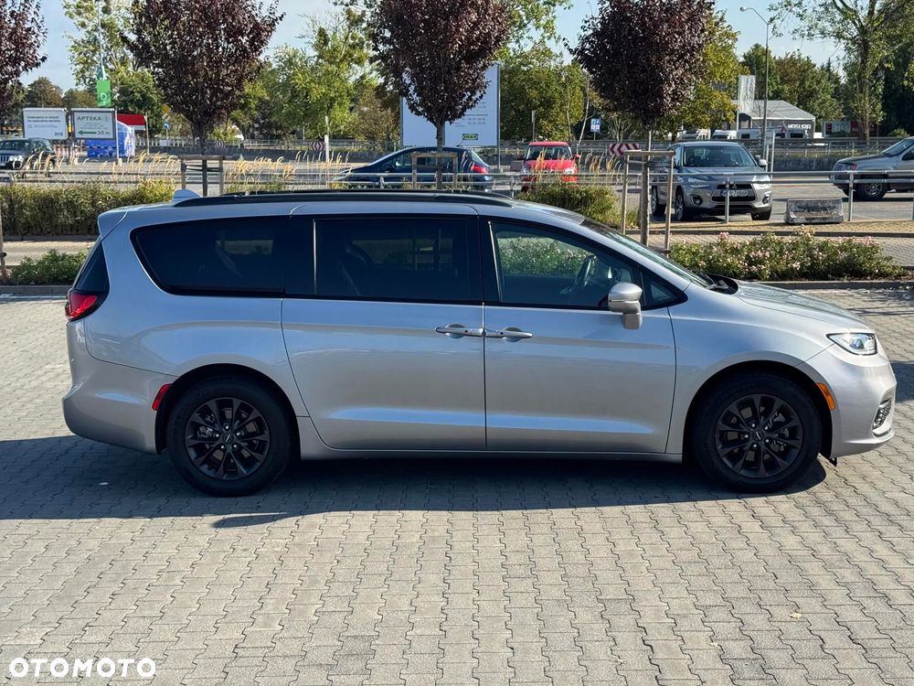 Chrysler Pacifica - 12