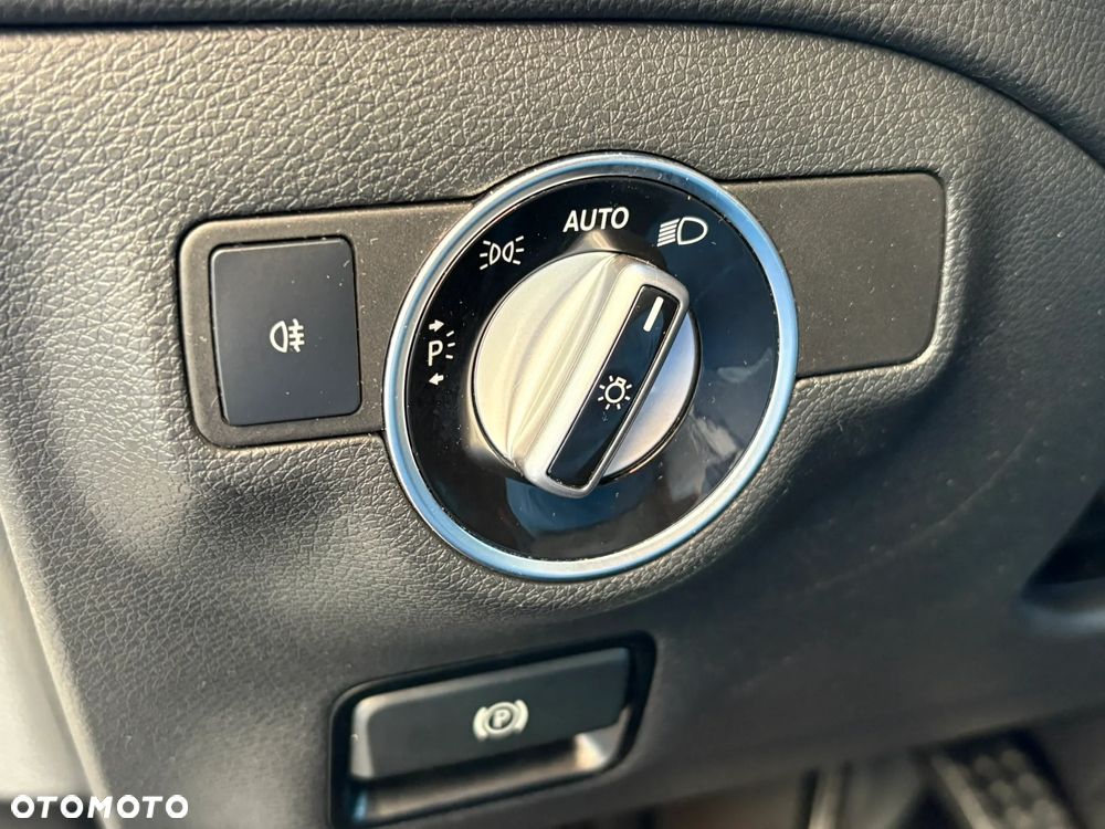 Mercedes-Benz CLA 200 7G-DCT AMG Line - 30