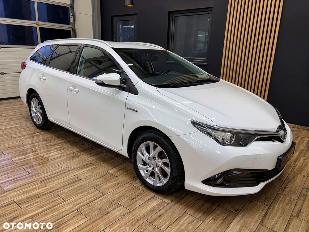 Toyota Auris 1.8 HSD Prestige - 6