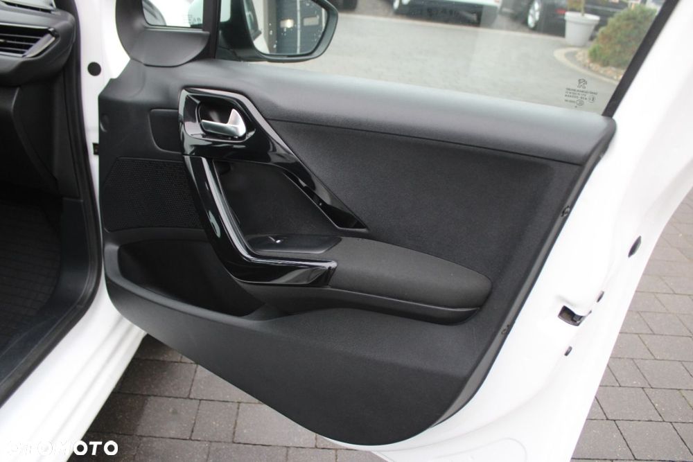 Peugeot 208 - 38