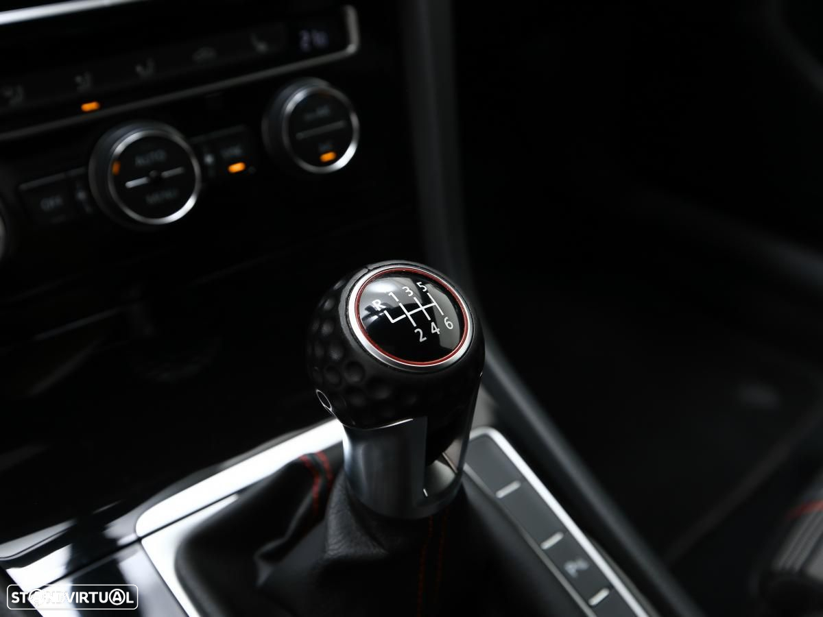 VW Golf 2.0 TSi GTi Performance - 22