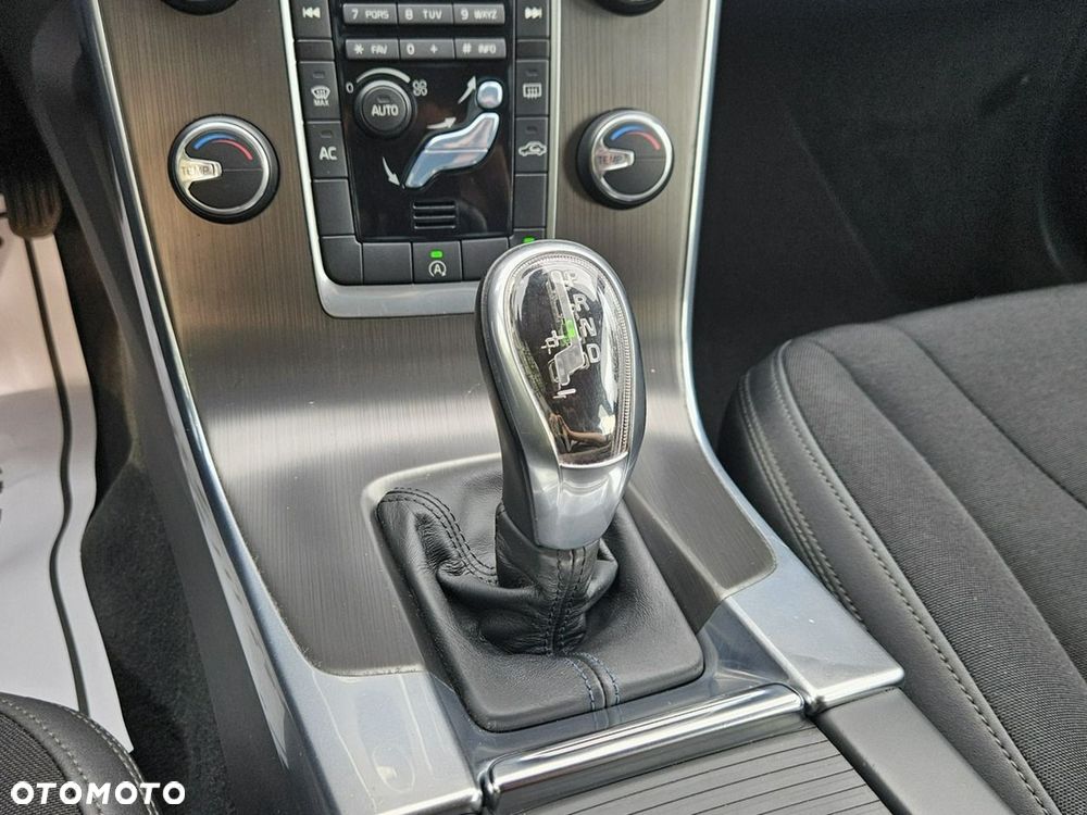 Volvo V60 D4 Geartronic Momentum - 14